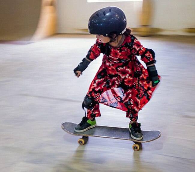 अफगान लड़कियों को भी है स्केटिंग का शौक