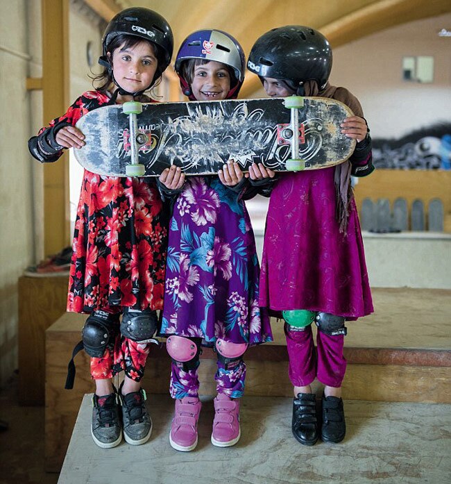 अफगान लड़कियों को भी है स्केटिंग का शौक