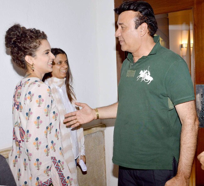 सिलेब्रिटीज की रौनक, कहीं प्रमोशन तो कहीं स्टाइल, देखें तस्वीरें