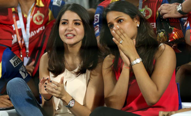 IPL-8: अनुष्का को मिली नई 'दोस्त', दीपिका के साथ देखा मैच