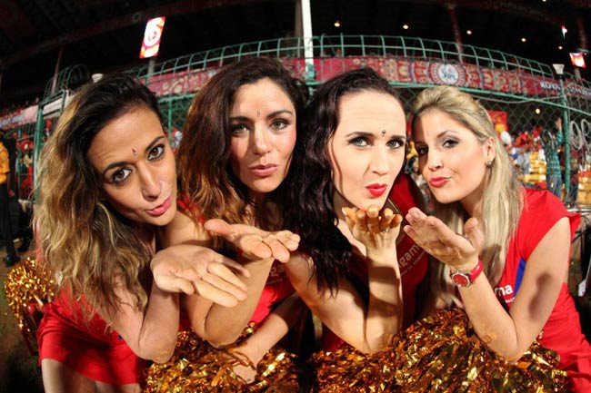 IPL-8: 'विवादों' के बीच देसी तड़के के साथ विदेशी चीयरलीडर्स