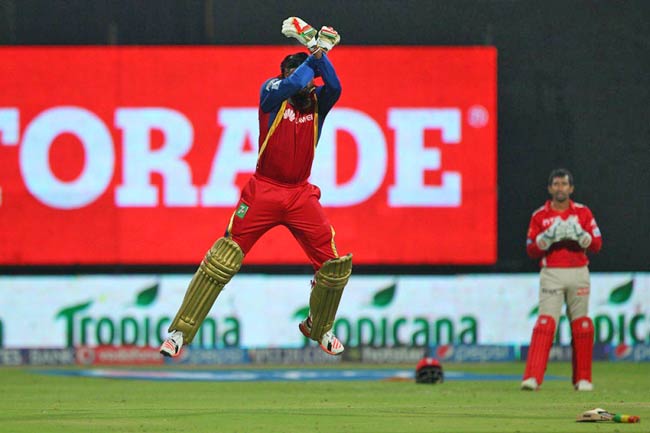 सेंचुरी ठोक क्रिस गेल ने मनाया 'रोनाल्डो' वाला जश्न...