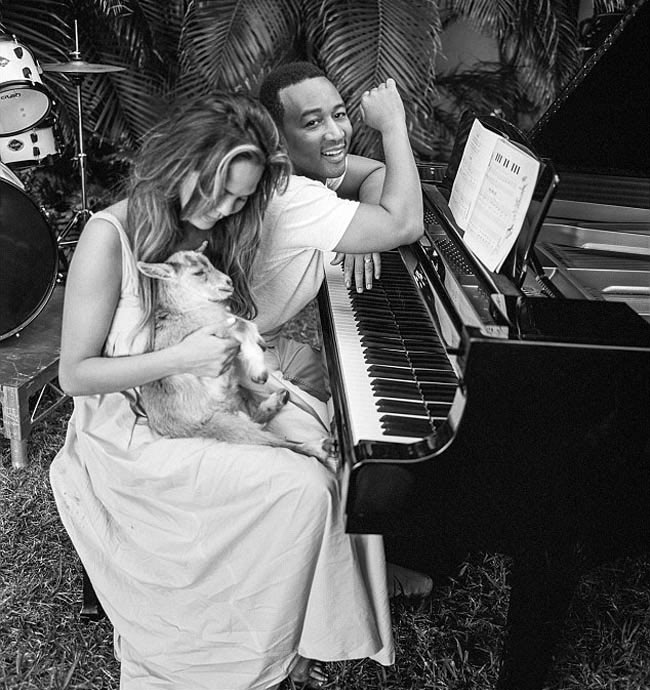 सुपरमॉडल क्रिसी टाइगन ने पति संग करवाया बोल्ड फोटोशूट