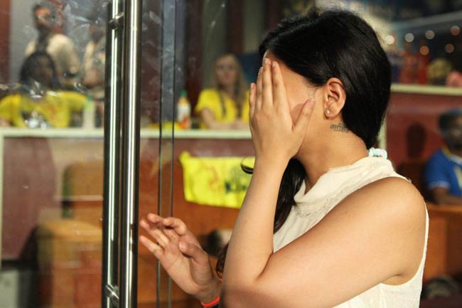 धोनी की पत्नी का 'माही' टैटू, नानी के साथ नजर आई जिवा