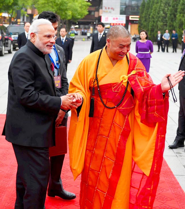 चीन में ऐसे बीता मोदी का पहला दिन