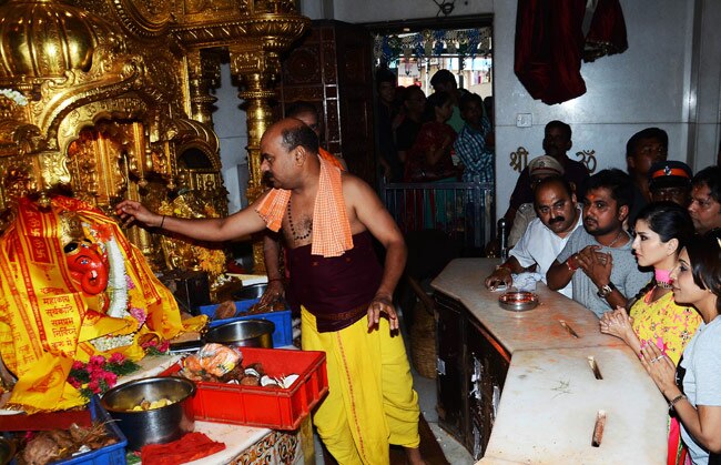 सनी लियोन पहुंची  सिद्धि विनायक मंदिर, देखें तस्वीरें