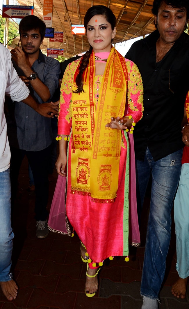 सनी लियोन पहुंची  सिद्धि विनायक मंदिर, देखें तस्वीरें