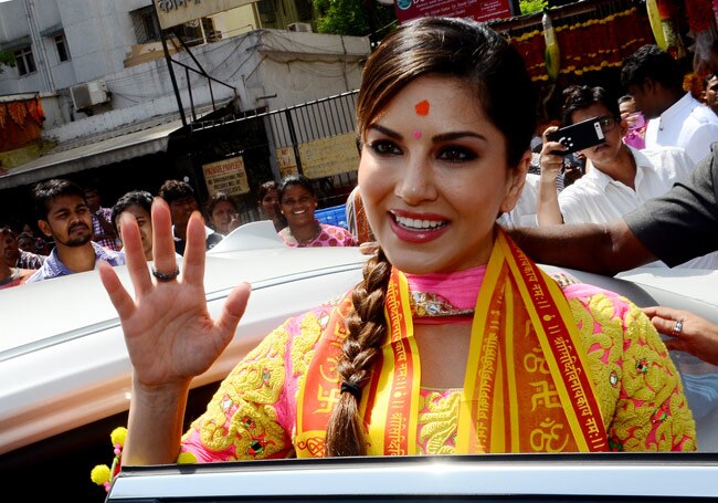 सनी लियोन पहुंची  सिद्धि विनायक मंदिर, देखें तस्वीरें