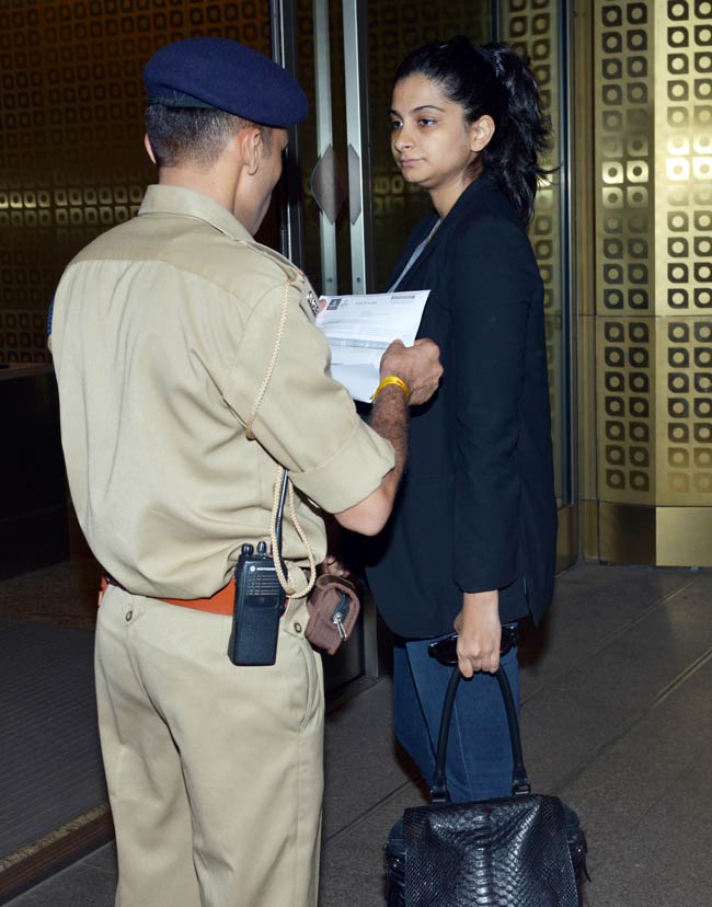 कान फेस्टिवल के लिए ऐश्वर्या और सोनम रवाना