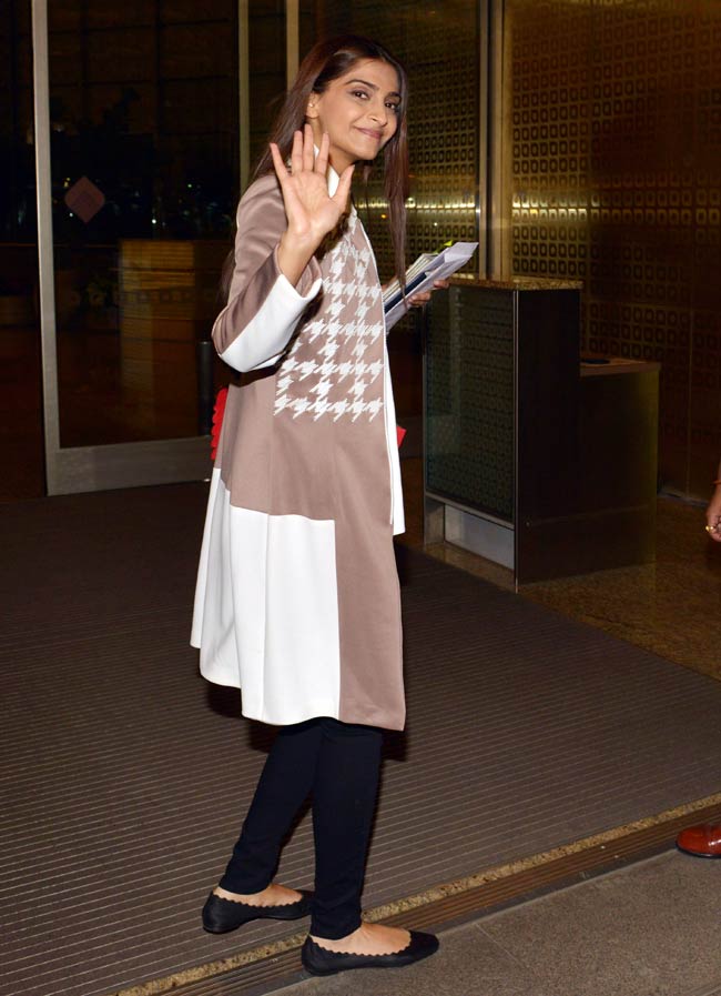 कान फेस्टिवल के लिए ऐश्वर्या और सोनम रवाना