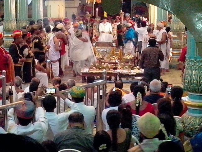 USA से आया मैसूर का राजा, राजा को सलाम करो