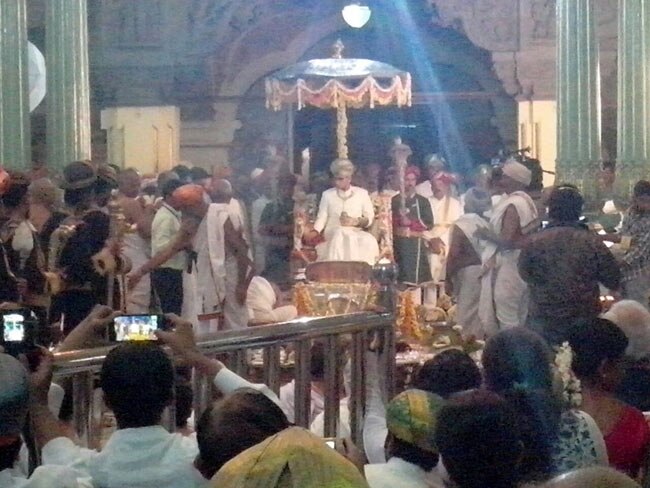 USA से आया मैसूर का राजा, राजा को सलाम करो