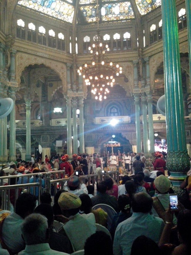 USA से आया मैसूर का राजा, राजा को सलाम करो