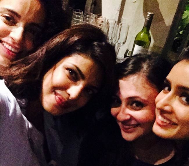 मिस ना करें कंगना-प्रियंका की नेशनल अवॉर्ड पार्टी की खास तस्वीरें