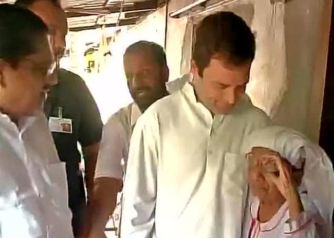 केरल में दिल खोलकर सबसे मिले राहुल गांधी, Selfie ली, मछली खाई