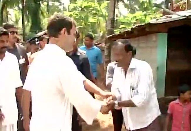 केरल में दिल खोलकर सबसे मिले राहुल गांधी, Selfie ली, मछली खाई