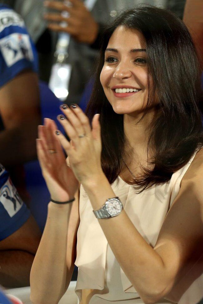 IPL-8: अनुष्का को मिली नई 'दोस्त', दीपिका के साथ देखा मैच