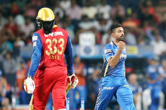 IPL-8: अनुष्का को मिली नई 'दोस्त', दीपिका के साथ देखा मैच