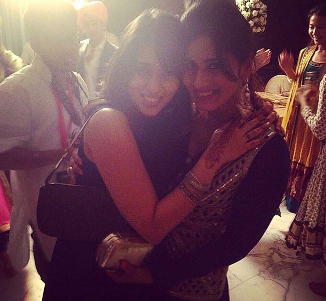 रोहित-रितिका की सगाई की तस्वीरें...