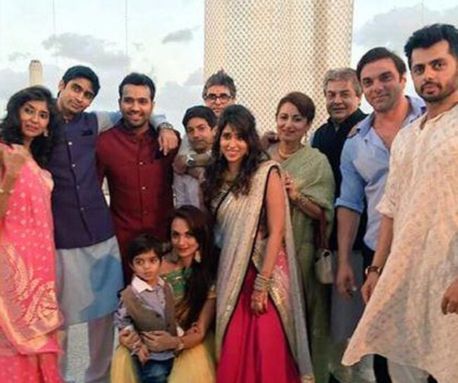 रोहित-रितिका की सगाई की तस्वीरें...