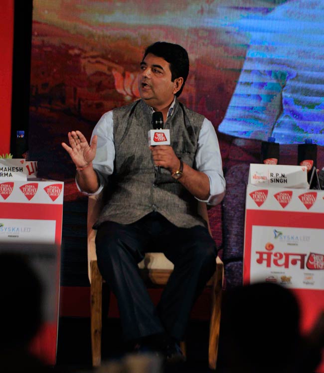 'मंथन' में बोले आरपीएन सिंह- ये Selfie सरकार है