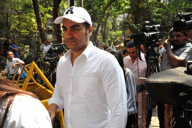 सलमान के घर सितारों का लगा तांता, देखें तस्वीरें