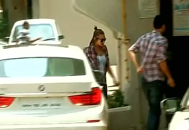 सलमान के घर सितारों का लगा तांता, देखें तस्वीरें