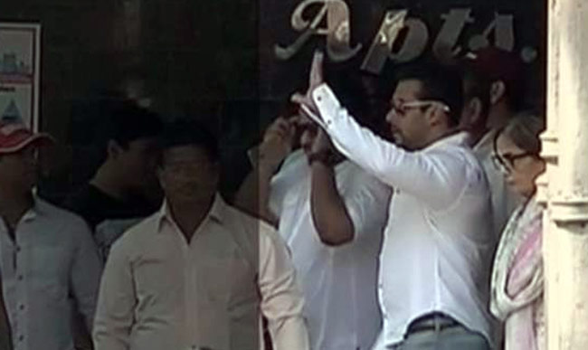 Hit & Run case: फैसले के दिन सुबह से शाम ऐसे नजर आए 'भाईजान'