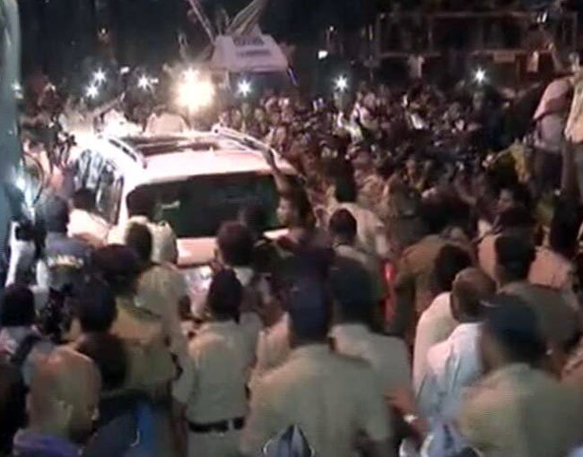 सलमान के घर सितारों का लगा तांता, देखें तस्वीरें