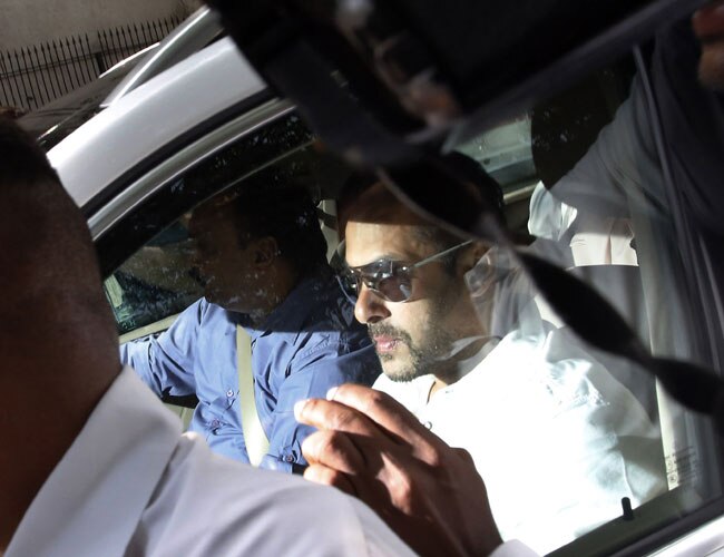 Hit & Run case: फैसले के दिन सुबह से शाम ऐसे नजर आए 'भाईजान'