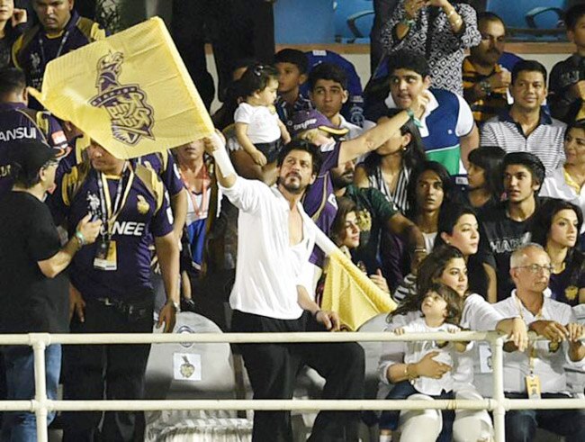 क्यूट अबराम और किंग खान की शानदार जुगलबंदी