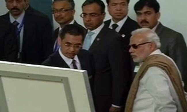 चीन में मिट्टी की मूर्तियों के बीच PM मोदी