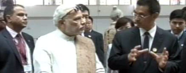 चीन में मिट्टी की मूर्तियों के बीच PM मोदी