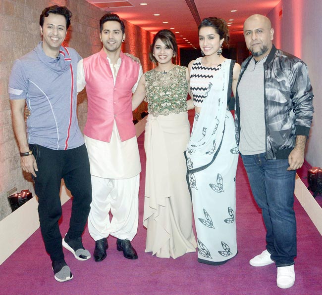 इंडियन आइडल जूनियर के सेट पर पहुंचे वरुण धवन और श्रद्धा कपूर