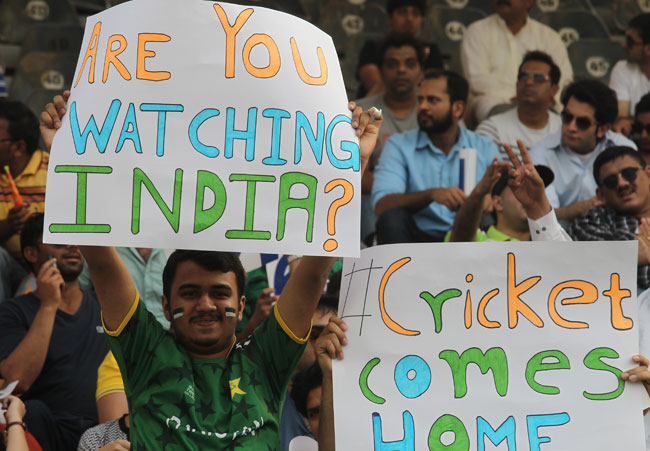 PAK-जिंबाब्वे के बीच मैच में पोस्टरों में छाया रहा 'INDIA'