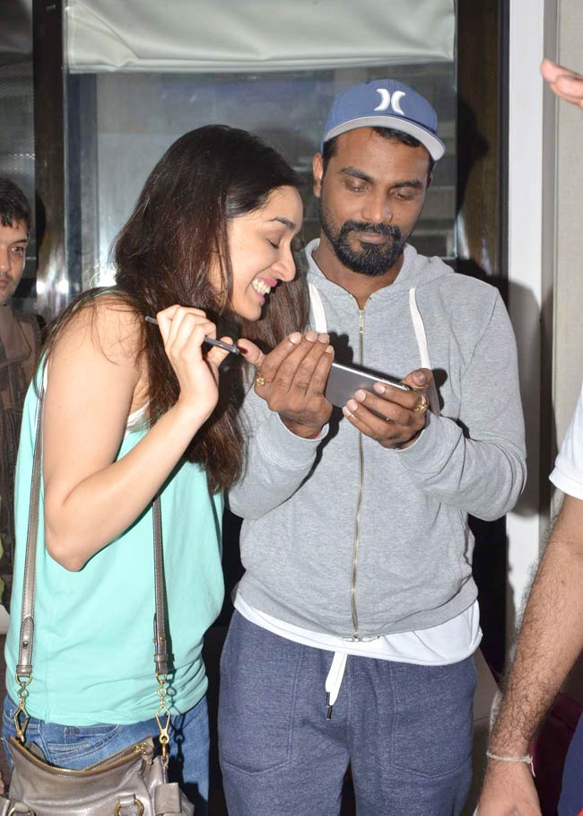 श्रद्धा कपूर ने गाया 'बेजुबां-फिर से...' गाने का unplugged वर्जन