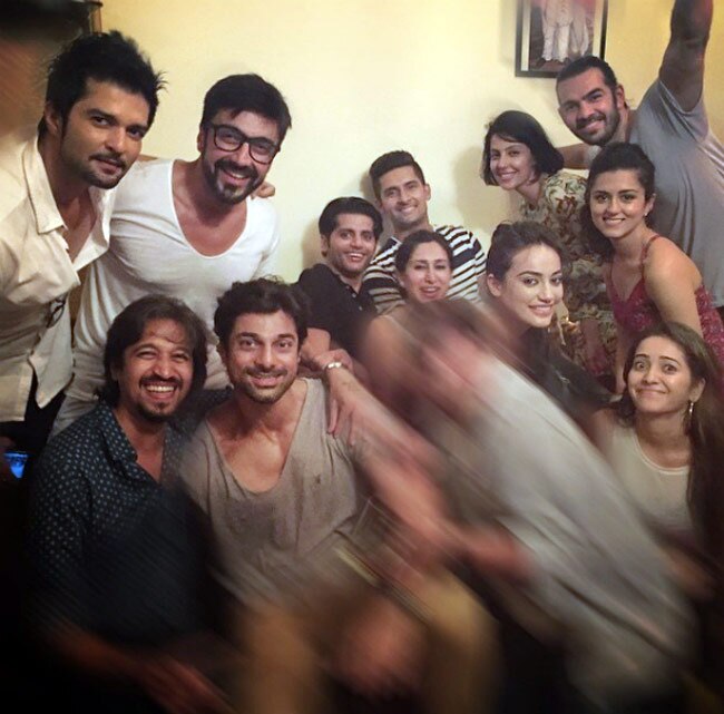 टीवी स्टार विवियन डिसेना की बर्थडे पार्टी की मस्ती