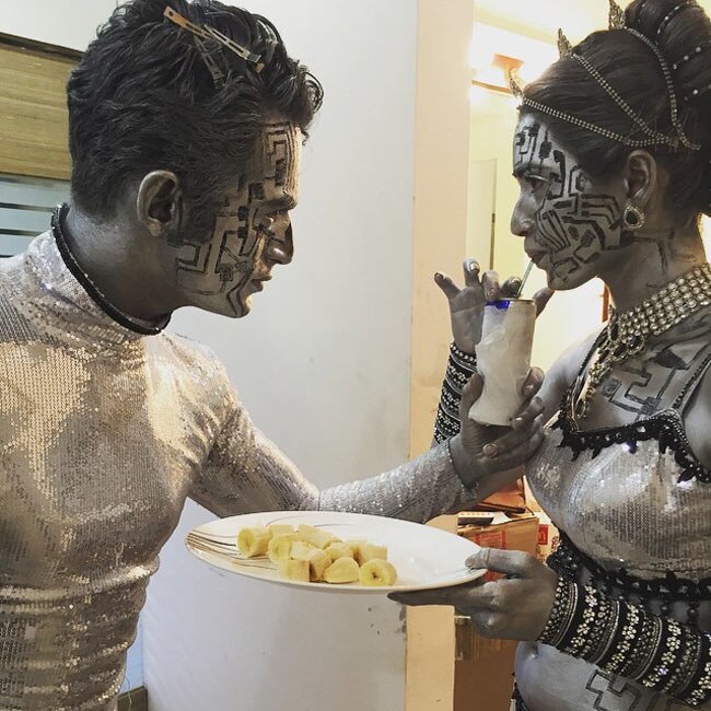 इन तस्वीरों में कुछ ज्यादा ही नजदीक दिखे उपेन-करिश्मा