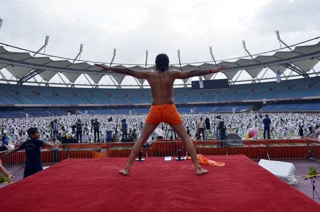 योग दिवस से पहले बाबा रामदेव की 'योगा क्लास'