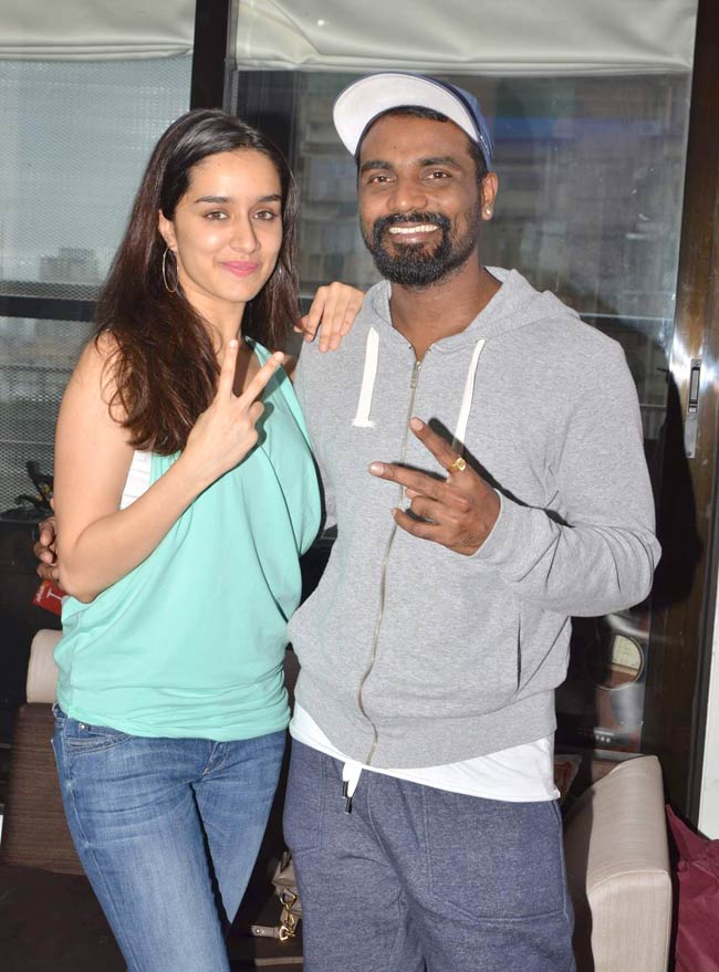 श्रद्धा कपूर ने गाया 'बेजुबां-फिर से...' गाने का unplugged वर्जन