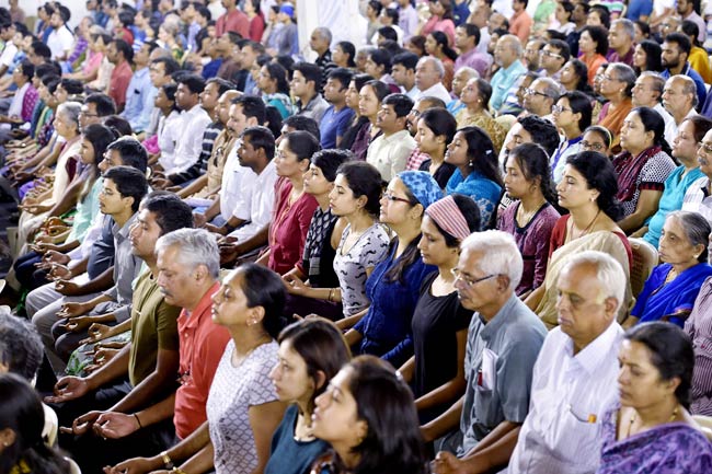 योग दिवस पर दुनिया में ऐसे बिखरी योग की छटा