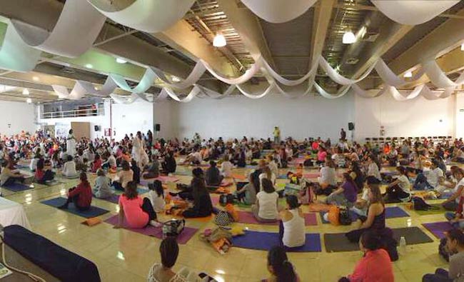 योग दिवस पर दुनिया में ऐसे बिखरी योग की छटा