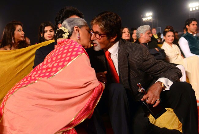 शादी की 42वीं  सालगिरह मुबारक अमिताभ-जया