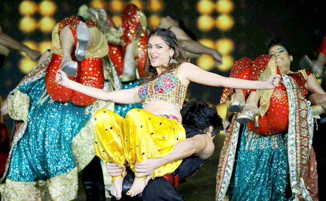 IIFA 2015: ग्रीन कार्पेट पर जगमगाए बॉलीवुड के सितारे