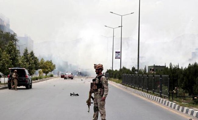 धमाकों से दहली अफगानिस्तान की संसद, देखें तस्वीरें