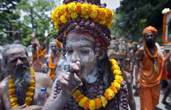 मानसून में कामाख्या देवी मंदिर में अंबुबासी मेले के रंग