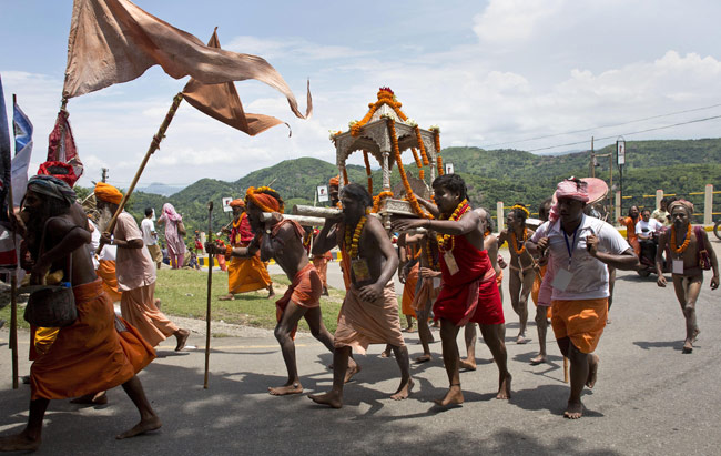 मानसून में कामाख्या देवी मंदिर में अंबुबासी मेले के रंग