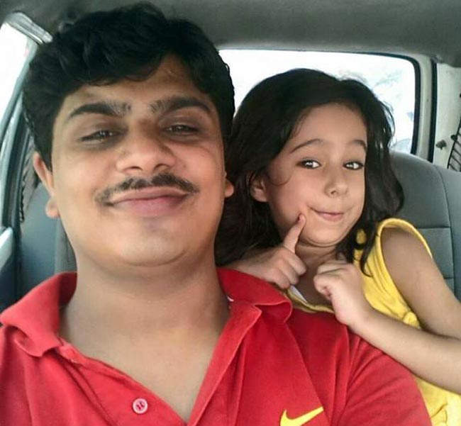 #SelfieWithDaughter पर दुनियाभर के लोग शेयर कर रहे तस्वीर