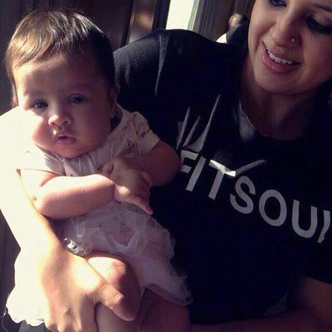 बांग्लादेश रवाना होने से पहले जिवा के साथ बिजी हैं 'डैडी कूल' धोनी