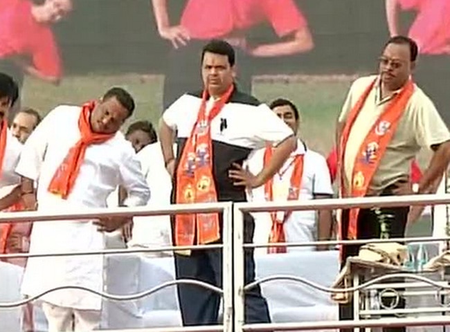 योग दिवस: राजनेताओं पर भी चढ़ा योग का रंग